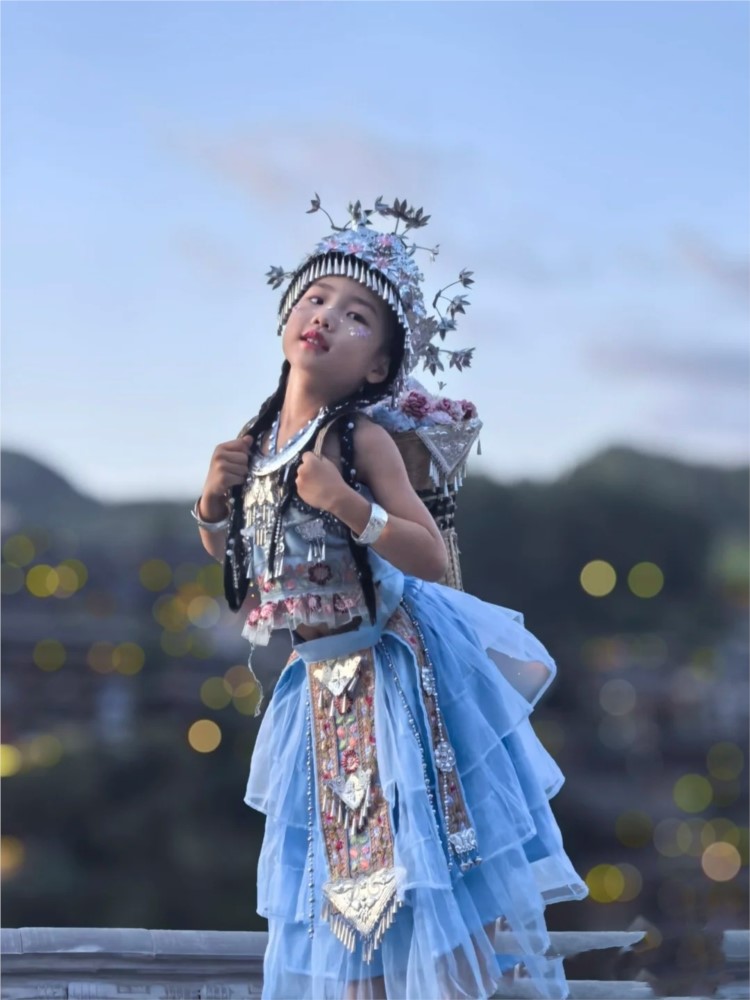 新しいライトブルーの家族向け旅行写真と民族衣装をフィーチャー - Photography Lighting Style のレビューと価格